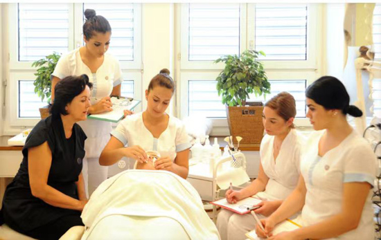 技能点亮生活，圣迪斯哥美容文凭引领行业新篇章